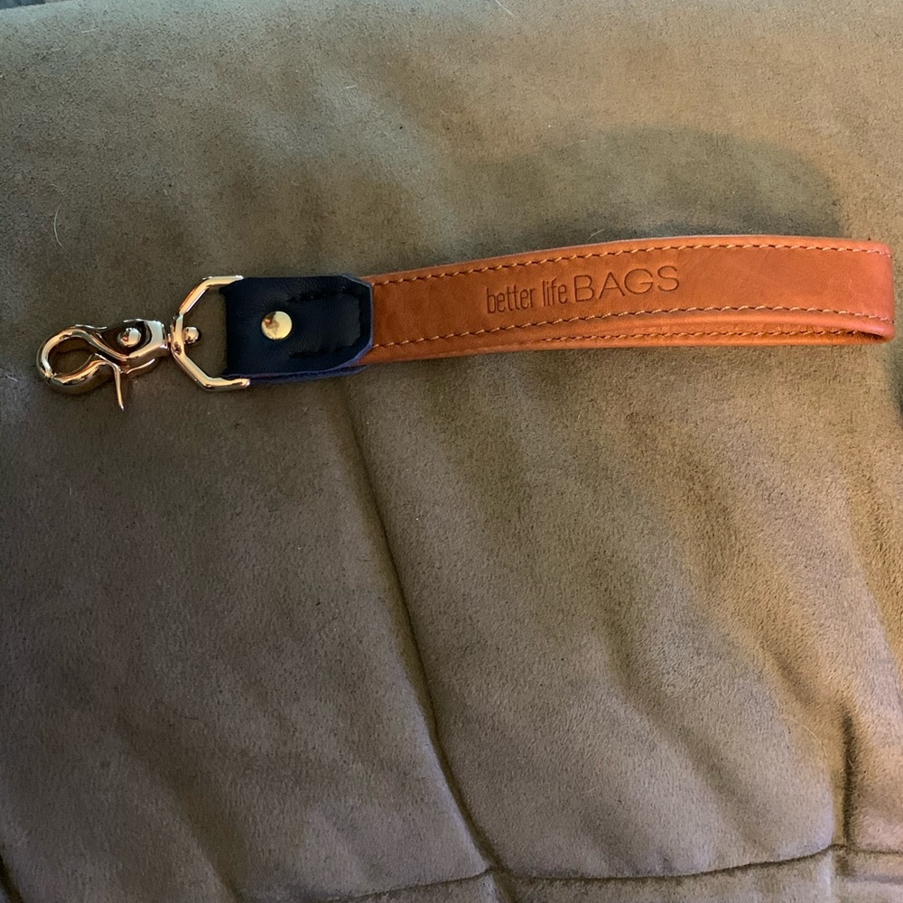 Better life bags key fob navy cinnamon leather